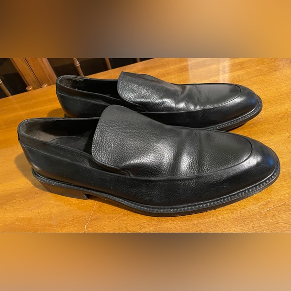 Men's GUCCI classic black leather slip-on loafers. 10D. *EUC*